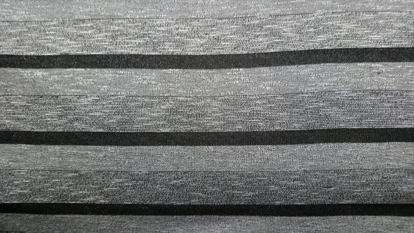 tricot rayé gris et noir